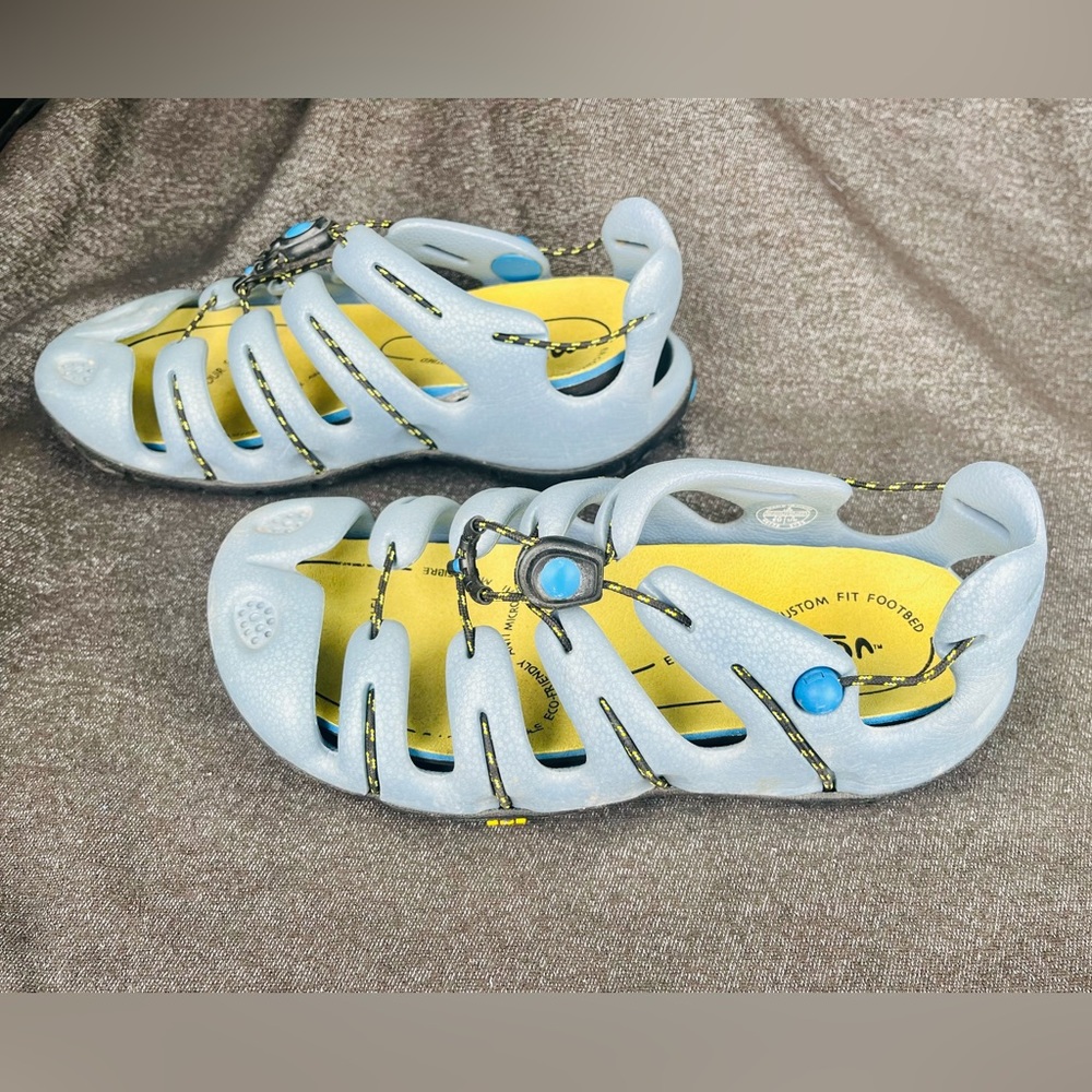 Mion women’s water shoes size 8